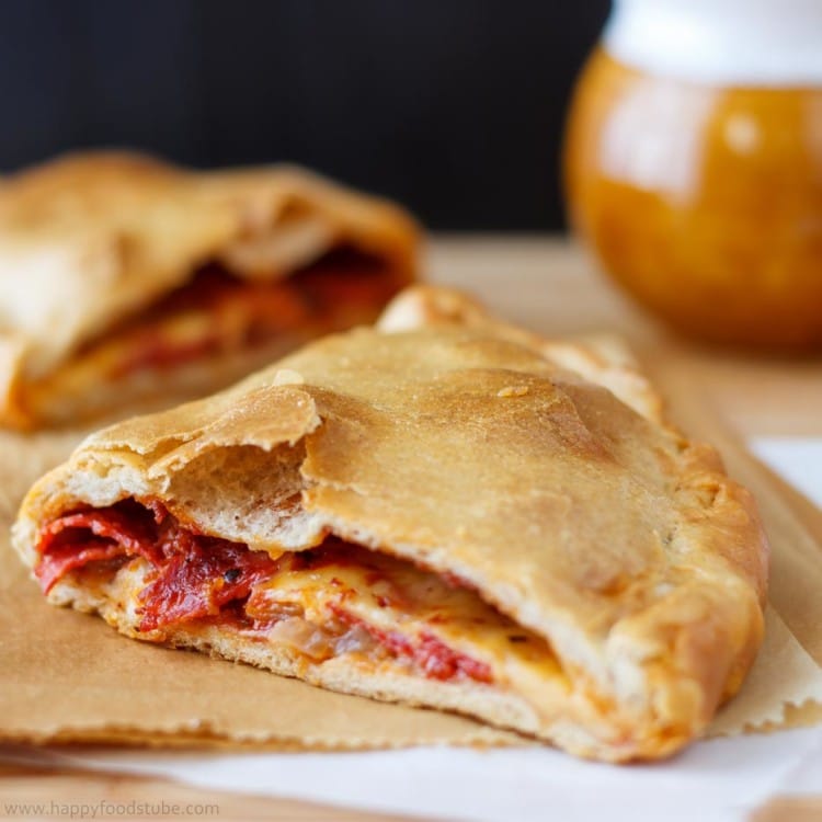 Calzone pomodoro e mozzarella