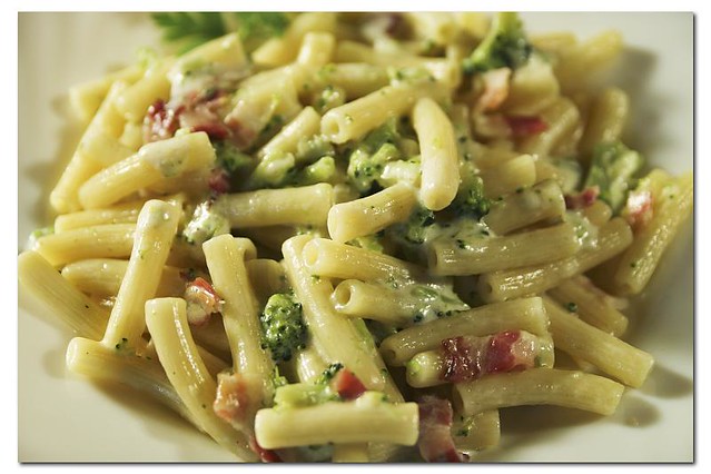 pasta broccoli* e pancetta ( s )