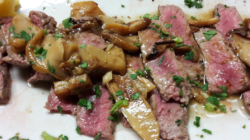 Tagliata di manzo con funghi